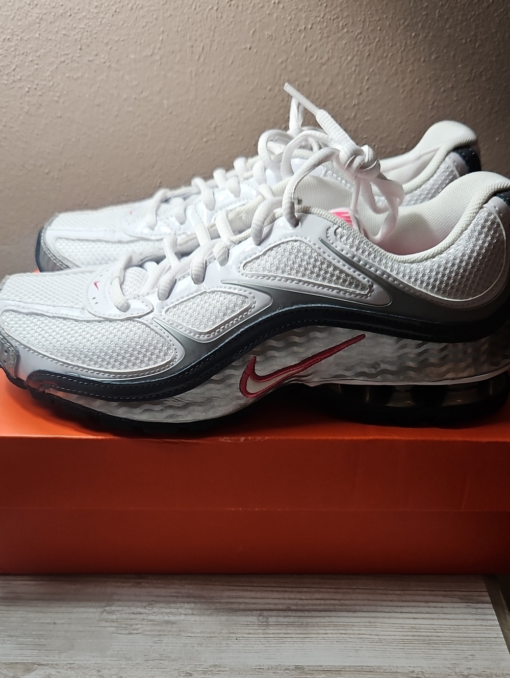 Nike Women’s White Mesh Running Shoes with Pink Swoosh Reax Run 5